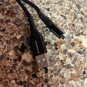 Brookstone brand premuim cable connector cord works with most iphones